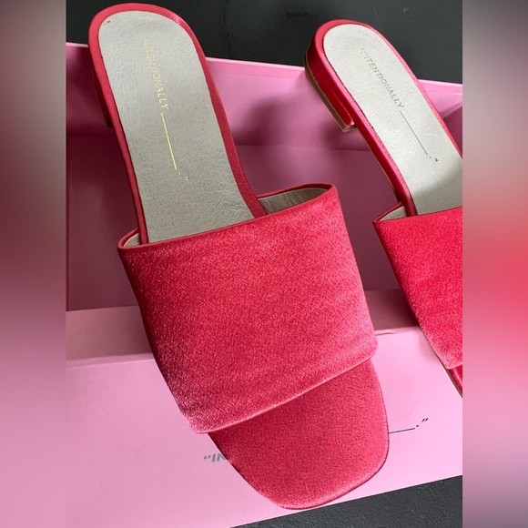 Intentionally Blank “Jessica” Electric Coral Satin Square Toed Slide Size 8 - Picture 4 of 7